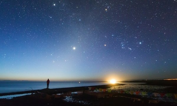 Blood-Moon-Pictured-Over–009