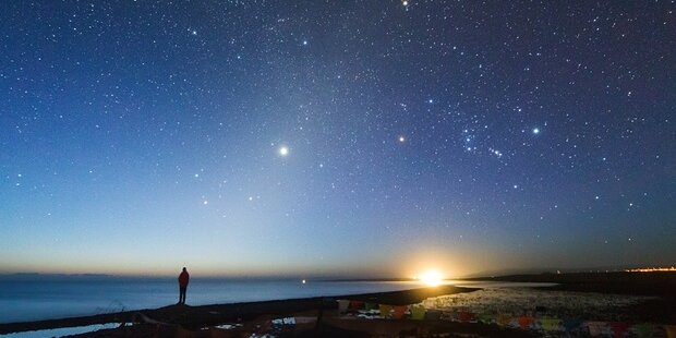 Blood-Moon-Pictured-Over–009