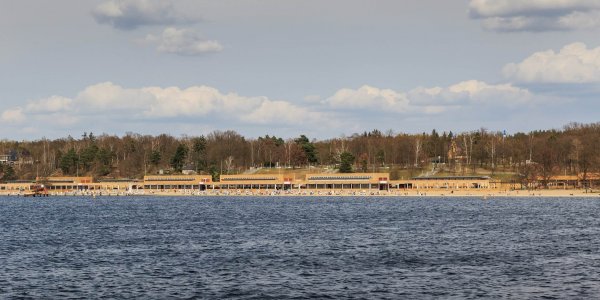 Strandbad_Berlin-Wannsee_vom_See_04-2015